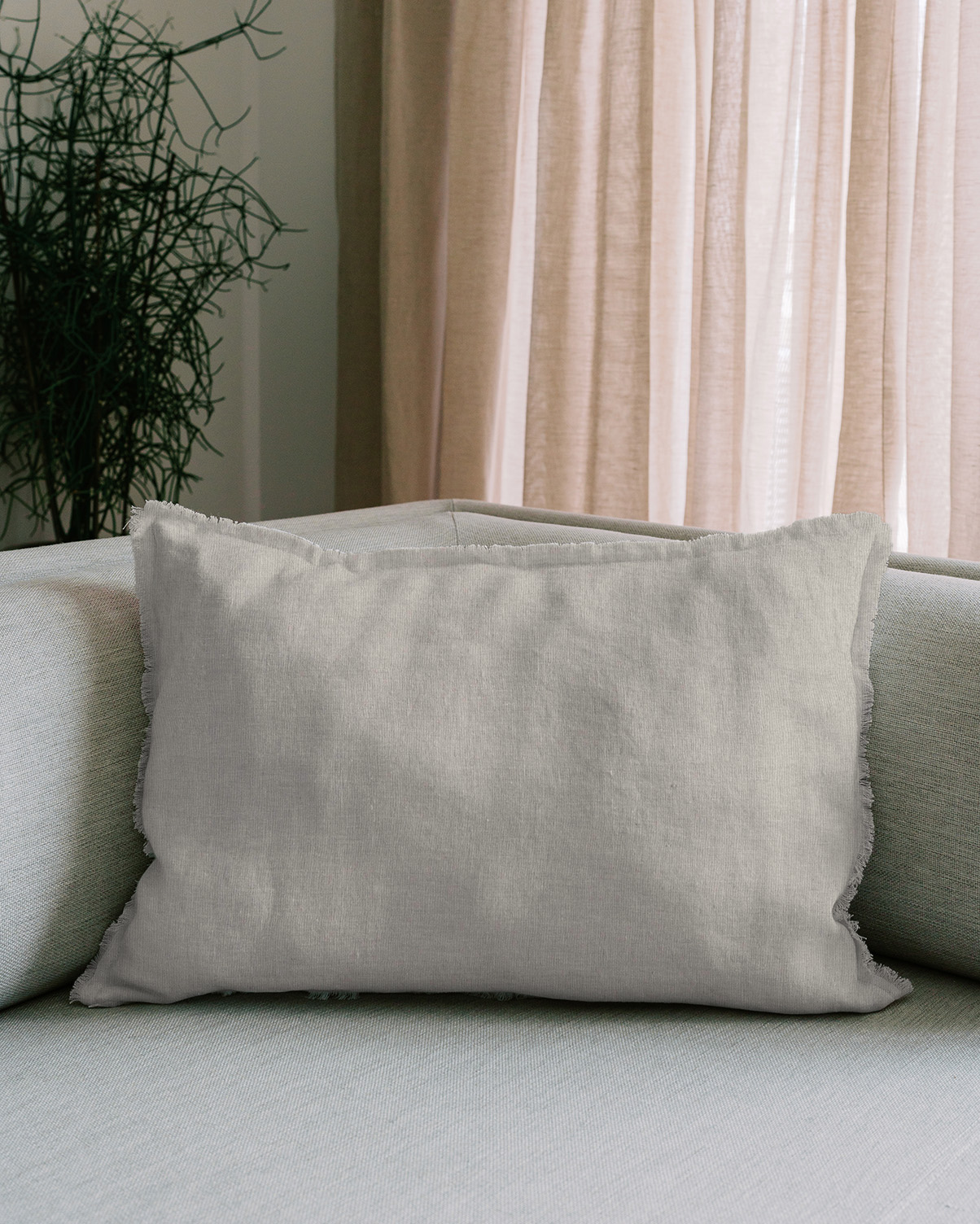 HUG pillow with fringe 50x60