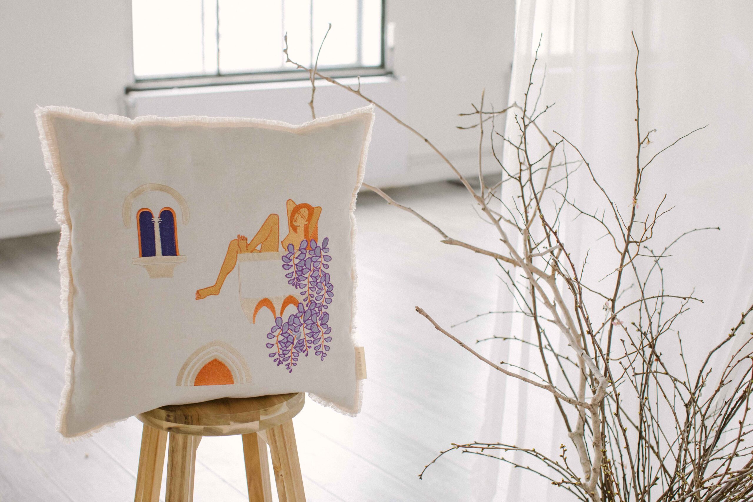 Embroidery decorative pillow A Place to Wait 50x50