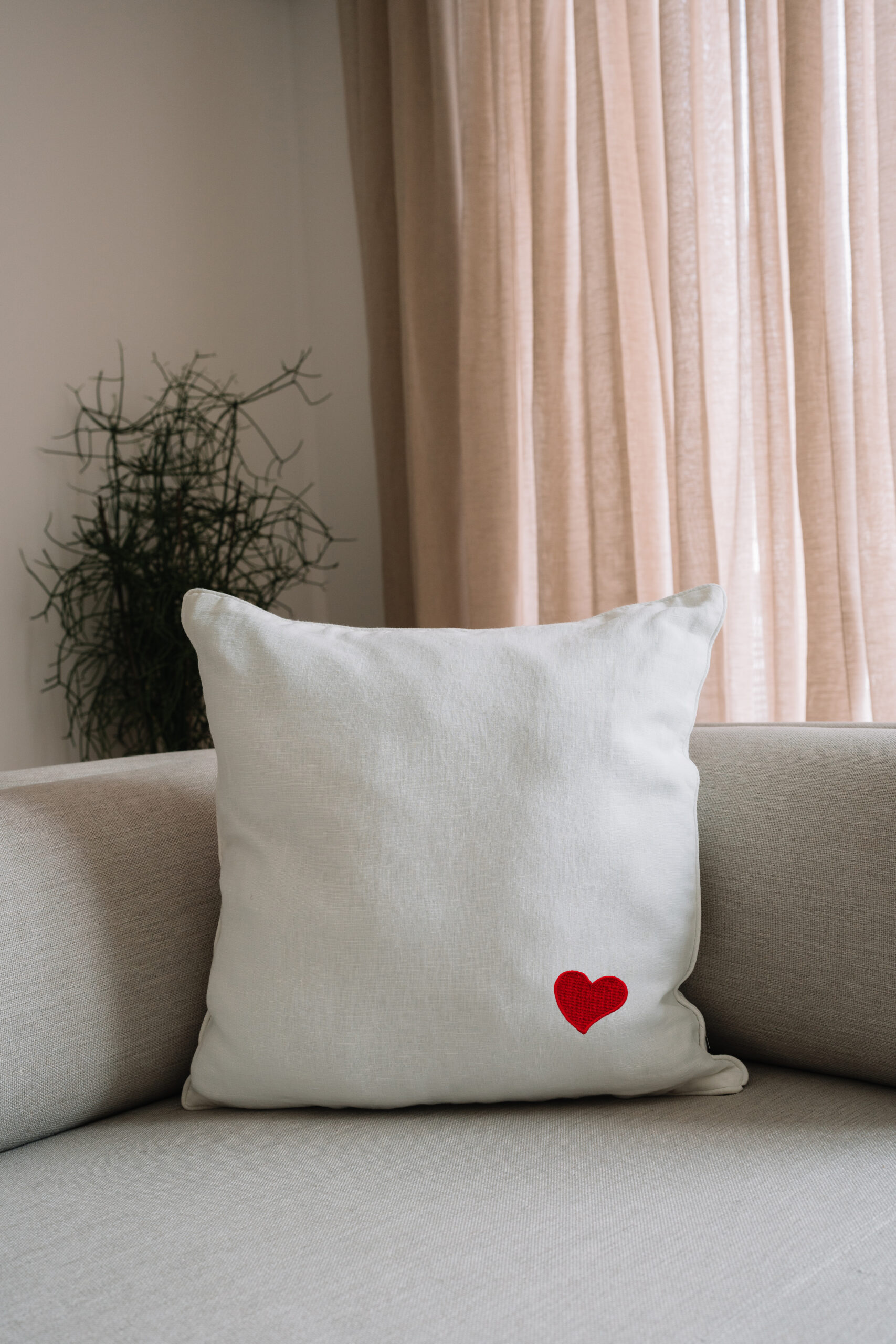 CLASSIC linen pillow with cord 50x50 with embroidery