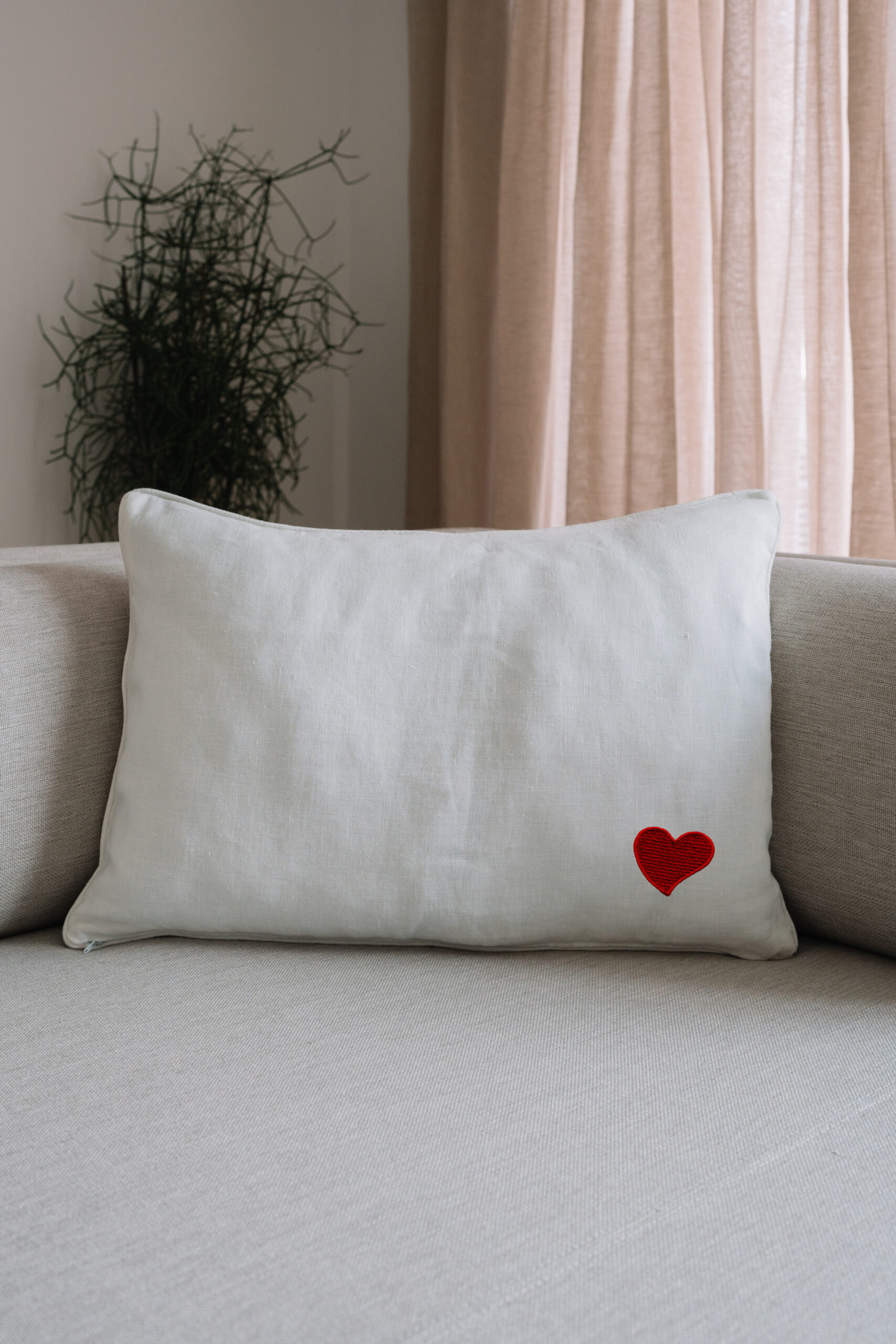 HUG pillow with string 50x60