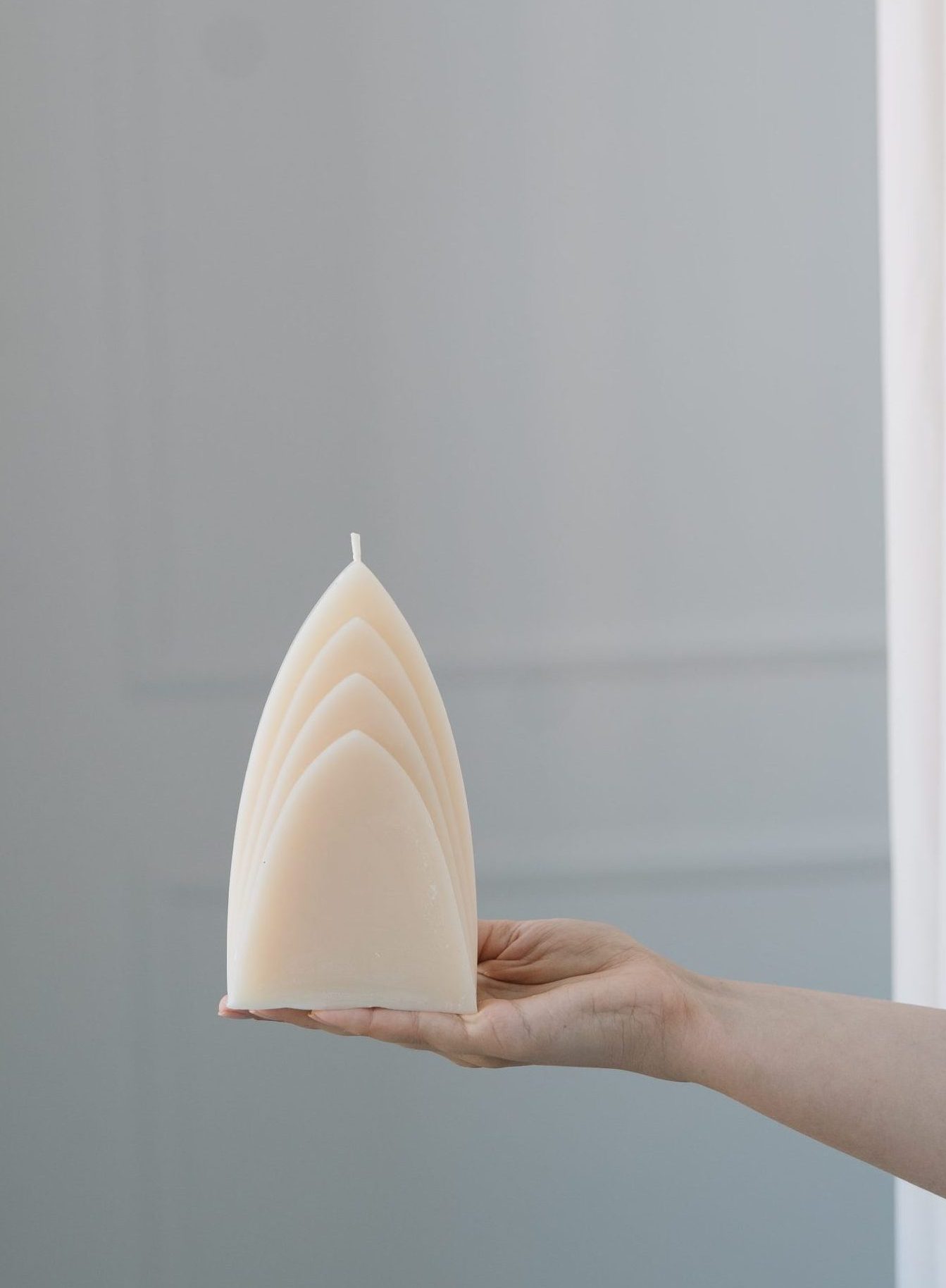 Handmade wax candle White Chapel